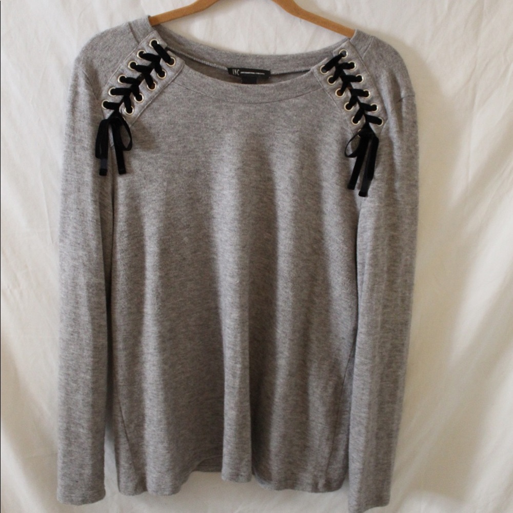Grey sweater with black ties